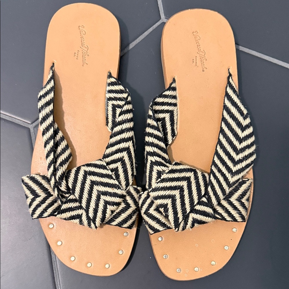 Universal Thread Black and Cream Chevron Sandals